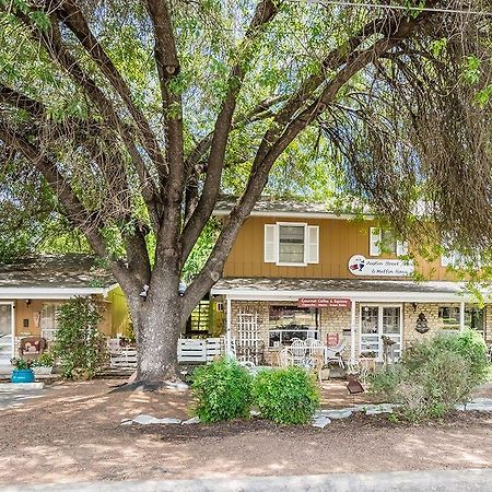 Apartamento Binky'S Summer Afternoon Fredericksburg Exterior foto